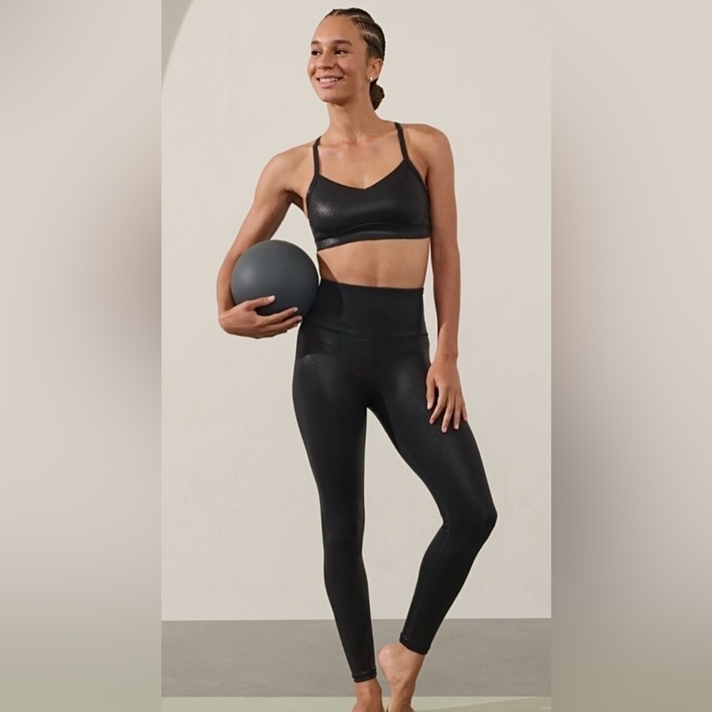 Athleta Black Vital Shine Bra 🖤 Size XS
A-C